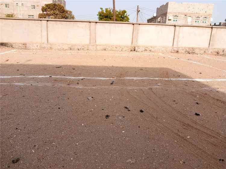 مدير عام خورمكسر يُسلم مواقع بناء فصول جديدة لمحو الأمية في العريش ومدرسة خالد بن الوليد