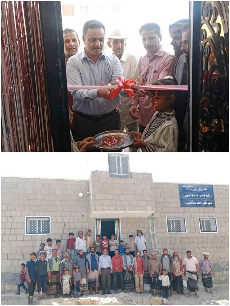 مدير عام ردفان يقص شريط افتتاح المركز النسوي بقرى الجبل المنجز بتمويل محلي من المجلس المحلي