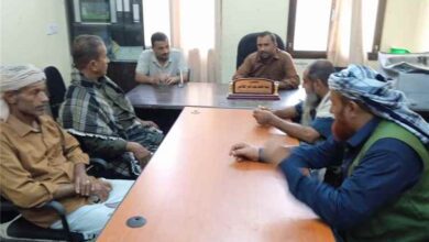 مدير عام سرار يناقش مع اللجنة المكلفة بحصر الأضرار من أعمال شق طريق باتيس رصُد معربان لبعوس بمنطقة حوج