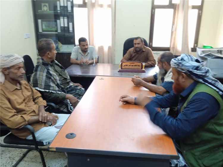 مدير عام سرار يناقش مع اللجنة المكلفة بحصر الأضرار من أعمال شق طريق باتيس رصُد معربان لبعوس بمنطقة حوج