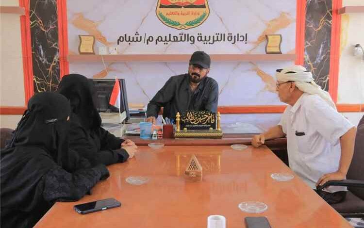 مدير عام شبام يطّلع على التحضيرات النهائية لإطلاق المخيم الإبداعي لقسم تعليم الفتاة بإدارة التربية والتعليم بالمديرية