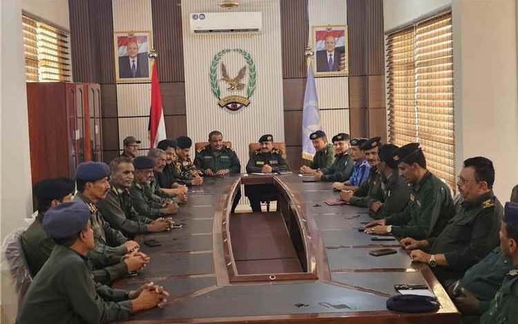 مدير عام شرطة شبوة يترأس اجتماعا أمنياً موسعاً ويوجّه برفع الجاهزية والسيطرة الميدانية إلى الدرجة القصوى