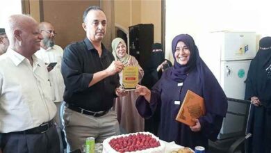 مدير عام صحة عدن يكرم مديرة مركز الطوارئ التوليدية بصيرة تقديراً لجهودها المتميزة في إحداث النقلة النوعية للمركز