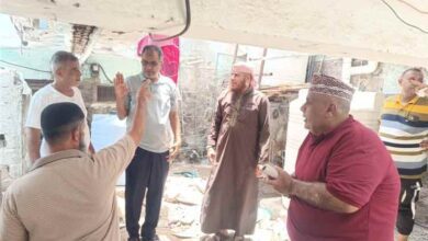 مدير عام مديرية المعلا يتفقد موقع انهيار ممر بإحدى عمائر حي الكبسة ويوجه بسرعة إعداد المعالجات الفنية