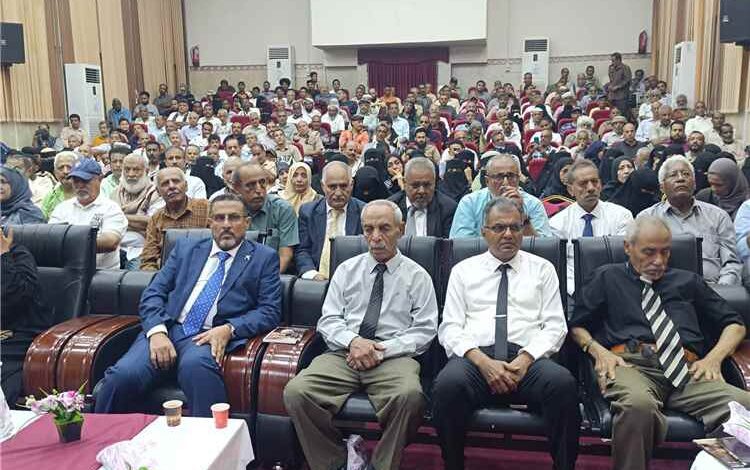 مدير عام مديرية المعلا يشارك في حفل تأبين الراحل سعيد عولقي وفاءً لقامة ثقافية وإعلامية وطنية