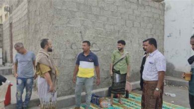 مدير عام مديرية المنصورة يزور أسرة الشهيد الغريق البطل محسن الريس ويقدم واجب العزاء