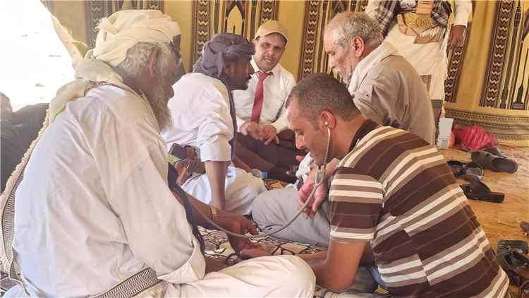 مدير عام مكتب الصحة العامة والسكان بمحافظة الجوف يطلع على تقديم الخدمات الصحية في مطارح الكرامة
