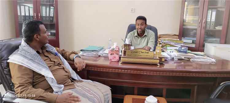 مدير عام مكتب الصناعة والتجارة بساحل حضرموت يلتقي مدير مكتب الصناعة والتجارة بمديرية الضليعة لمناقشة أوضاع المكتب وتذليل الصعوبات