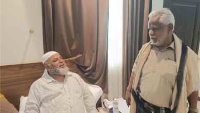 مدير عام ميفعة يطمئن على صحة الشيخ بانجوة مثمنًا جهوده الكبيرة في خدمة المديرية والمحافظة