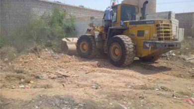 مدير مصلحة السجون بالمهرة يشيد باستجابة مؤسسة الطرق لإزالة الأشجار المحيطة بالسجن المركزي