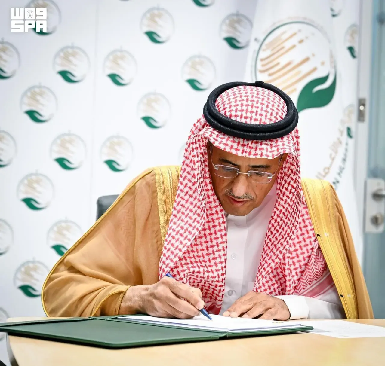 مركز الملك سلمان للإغاثة يعزز دعم سوريا وزنجبار.. تأهيل مرافق حيوية وتوزيع 20 طنًا من التمور