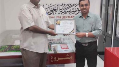 مركز اليمن الحديث للثقافة والفنون والتراث يكرّم مؤسسة العون للتنمية بحضرموت بدرع التميز وشهادة تقديرية