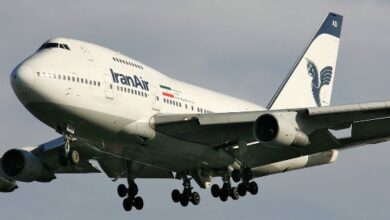 مسؤول في الشرعية يتهم دولة خليجية السماح بعبور الطائرة الإيرانية قبل وصولها صنعاء