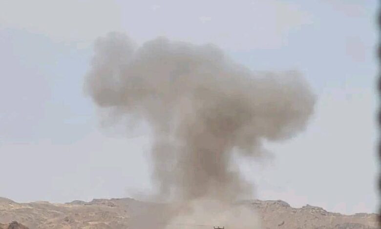 مقتل عناصر حوثية في غارات عنيفة على مخازن سلاح ومنصات اطلاق صواريخ في مأرب والجوف