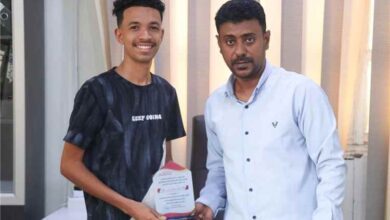 مكتب الأشغال بالشحر يكرم المصور وليد بن صالح على توثيقه البصري المتميز