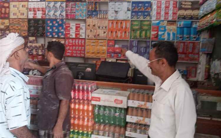 مكتب الصناعة والتجارة بمديرية الضالع ينفذ حملة رقابة ميدانية على الأسعار وتفتيش السلع