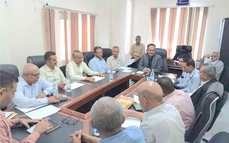 مناقشة مستوى الجاهزية والوضع الصحي في مستشفيات تعز