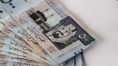 منتسبو المنطقة العسكرية الرابعة يناشدون صرف مرتباتهم بالريال السعودي أسوة بمحافظة مأرب