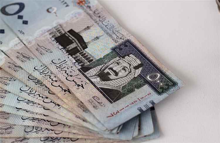 منتسبو المنطقة العسكرية الرابعة يناشدون صرف مرتباتهم بالريال السعودي أسوة بمحافظة مأرب