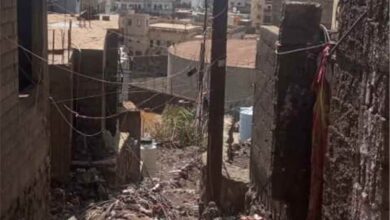 مواطنون في التواهي يناشدون السلطة المحلية إصلاح طريق خلف فندق الصخرة