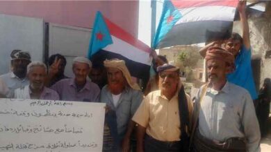 مودية .. وقفة احتجاجية تضامنًا مع مشايخ وقبائل ردفان وتنديدًا بمحاولات إطلاق سراح المتهمين في قضية الشهيد ثابت جواس