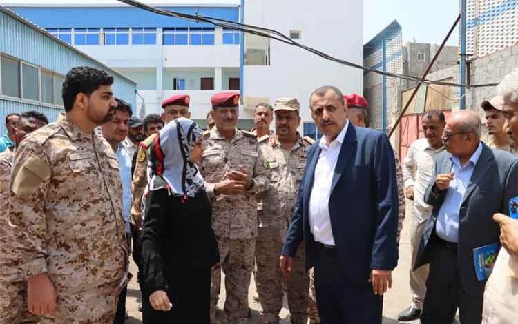 نائب رئيس الأركان يتفقد فرع المؤسسة الاقتصادية بعدن
