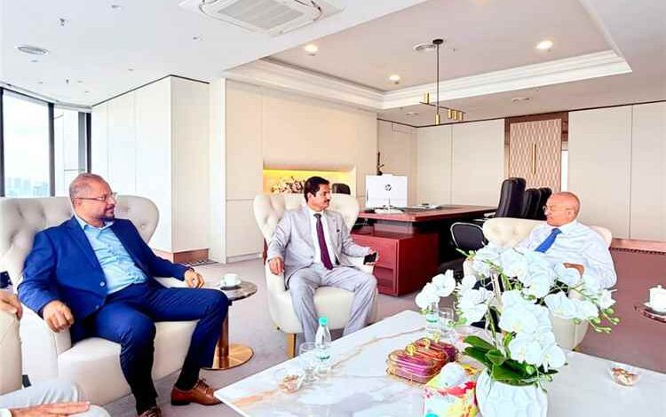 نائب وزير التربية يزور المدرسة العربية العالمية الحديثة في ماليزيا ويبحث تعزيز الشراكة التعليمية