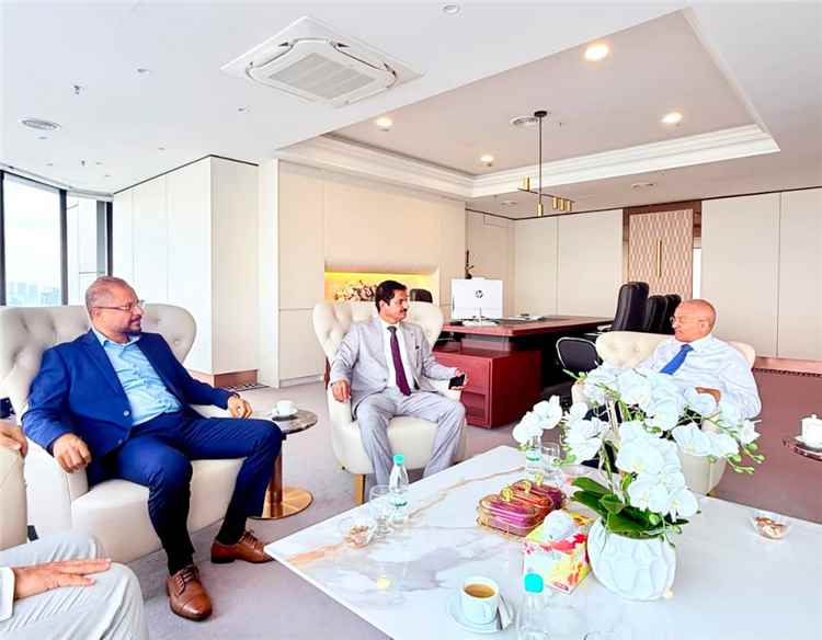 نائب وزير التربية يزور المدرسة العربية العالمية الحديثة في ماليزيا ويبحث تعزيز الشراكة التعليمية