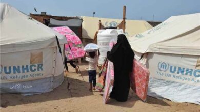 نازحو عدن يطلقون نداء استغاثة: خلافات إدارية تهدد أوضاع آلاف الأسر في المخيمات
