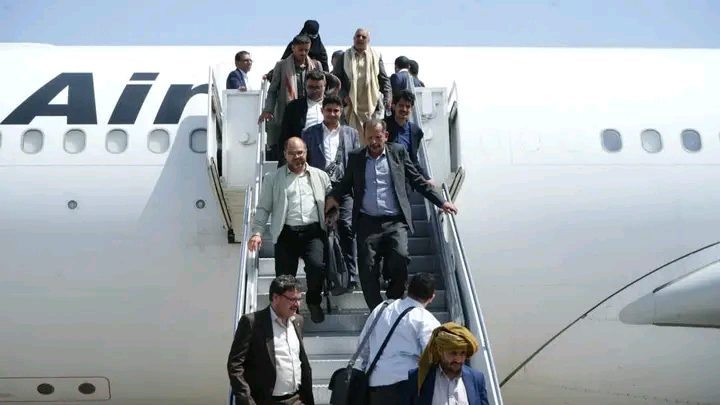 ناطق الجيش اليمني يكشف من كان على متن الطائرة الإيرانية التي هبطت في مطار صنعاء