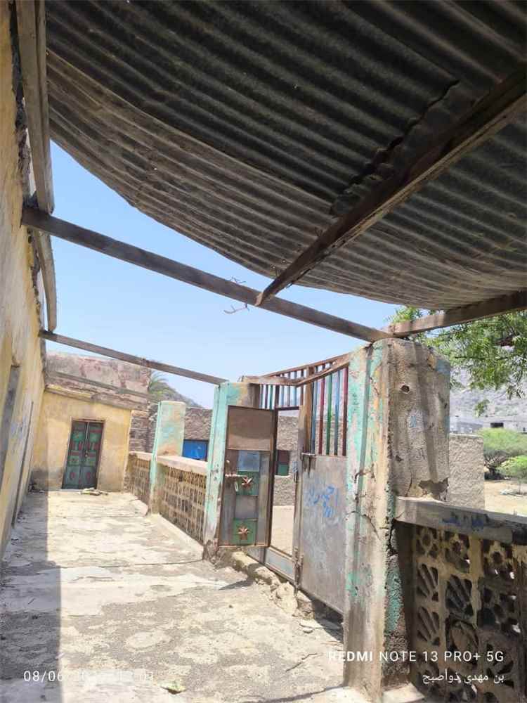 نداء عاجل لإنقاذ مدرسة مصعب بن عمير في لحج من خطر الانهيار
