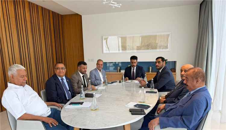 هيئة التشاور تناقش مع أمناء عموم الاحزاب وممثلي القوى السياسية مستجدات الأوضاع المحلية والإقليمية