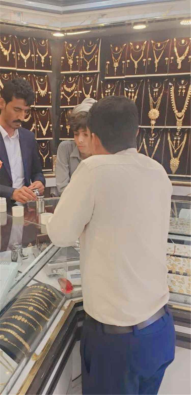 هيئة المواصفات مكتب مأرب تنفذ نزولا ميدانيا للرقابة على محلات بيع وشراء الذهب