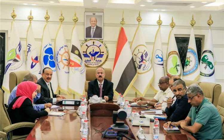 وزارة النقل والسلطة المحلية بشبوة تناقشان استكمال إجراءات اعتماد مشروع ميناء قنا