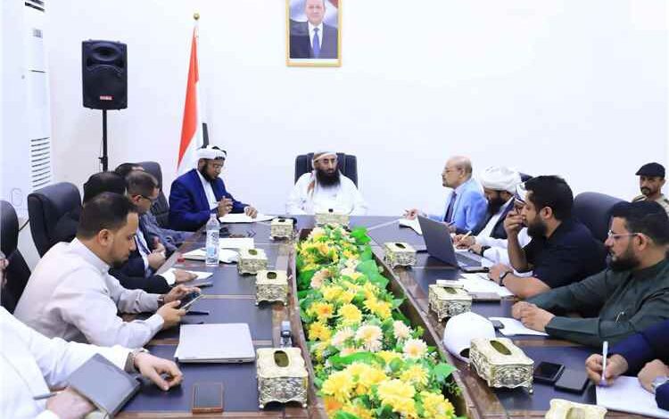وزير الأوقاف والإرشاد يترأس اجتماعًا لقطاع الحج والعمرة
