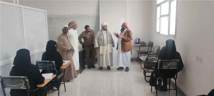 وزير الأوقاف والإرشاد يتفقد سير الامتحانات في المعهد العالي للتوجيه والإرشاد