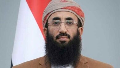 وزير الأوقاف يدعو اليمنيين إلى الالتفاف حول الدولة لمواجهة التدخلات الإيرانية