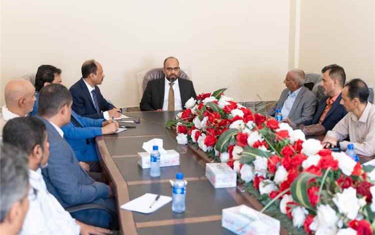 وزير الاتصالات باصرة يطلع على أوضاع هيئة البريد والتوفير البريدي بعدن