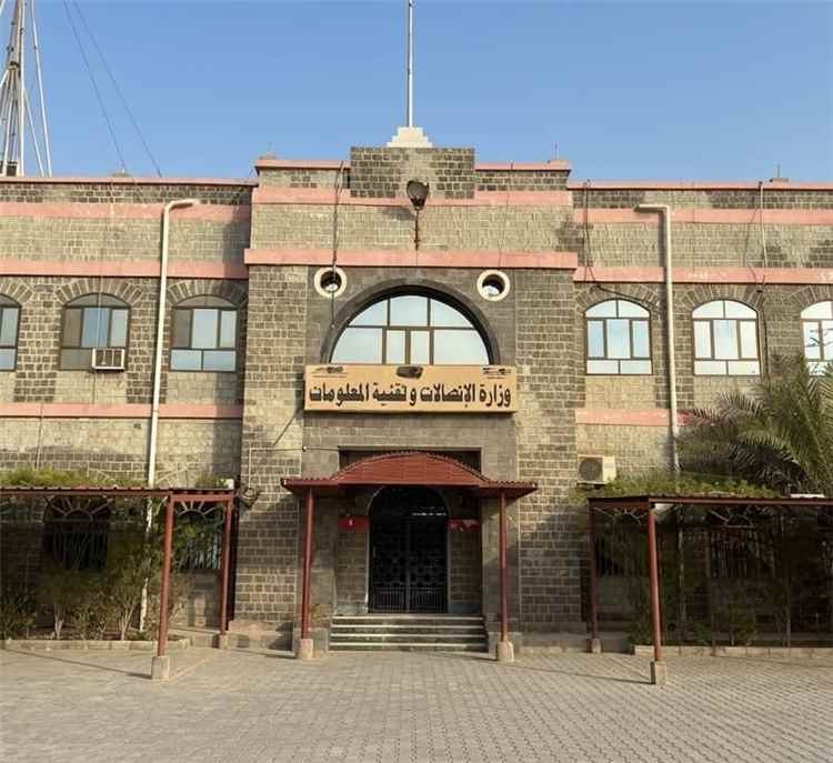 وزير الاتصالات يتفقد أعمال ترميم المبنى التاريخي للوزارة بالتواهي