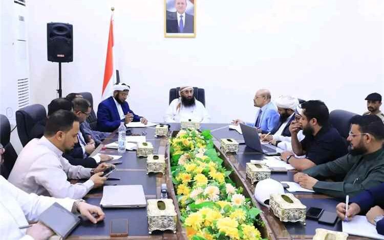 وزير الاوقاف يترأس اجتماع موسع لمناقشة اوضاع قطاع الحج والعمرة وسبل تجاوز التحديات