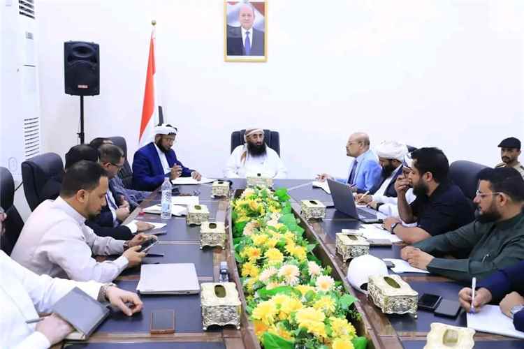 وزير الاوقاف يترأس اجتماع موسع لمناقشة اوضاع قطاع الحج والعمرة وسبل تجاوز التحديات