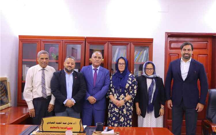 وزير التربية والتعليم يستقبل قيادات منظمة رعاية الأطفال الدولية ويؤكد أهمية الانتقال بالتعليم من حالة الطوارئ إلى التعافي
