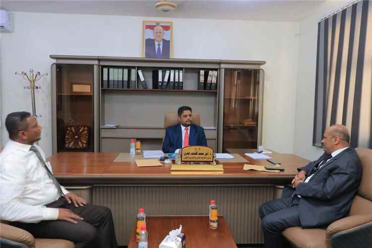 وزير التعليم الفني يناقش أوضاع قطاع التعليم الفني والتدريب المهني في الحديدة وسبل تطويره