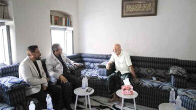 وزير الثقافة والسياحة يزور ويكرّم عدداً من رواد الأدب والفن والثقافة في المكلا