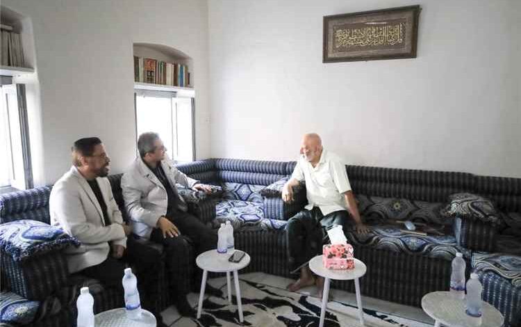وزير الثقافة والسياحة يزور ويكرّم عدداً من رواد الأدب والفن والثقافة في المكلا