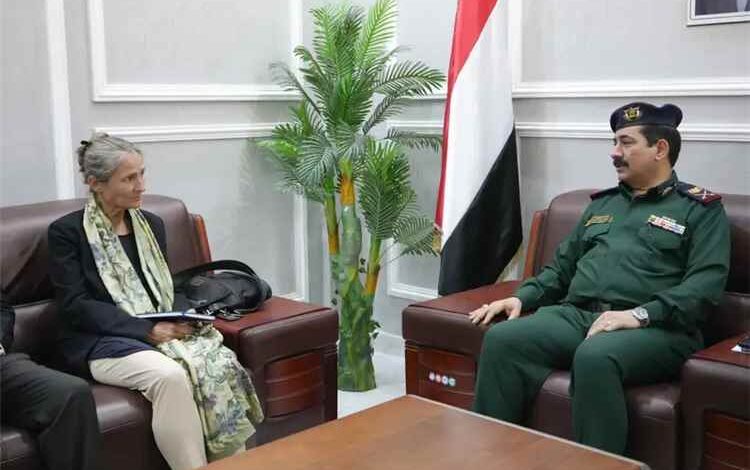 وزير الداخلية يبحث مع سفيرة مملكة هولندا تعزيز التعاون الأمني