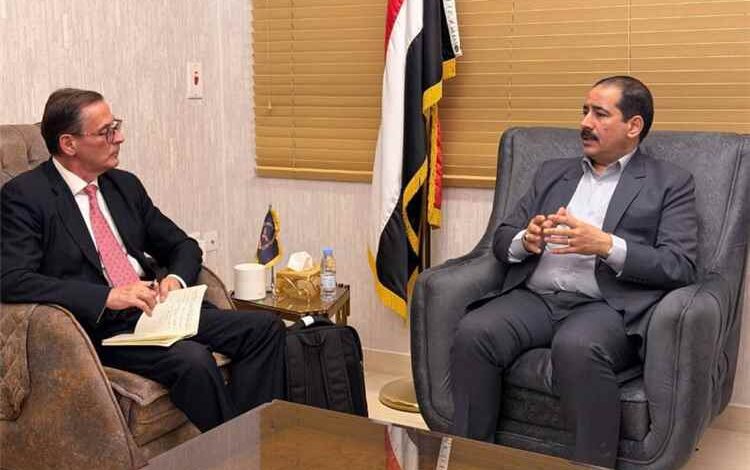 وزير الداخلية يبحث مع مدير عمليات (روك) الإقليمي تعزيز التعاون في مجال مكافحة الاتجار بالبشر