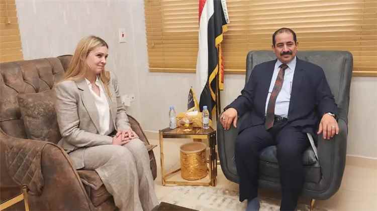 وزير الداخلية يبحث مع نائبة سفيرة المملكة المتحدة تعزيز التعاون الأمني