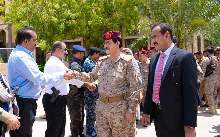 وزير الدفاع: محور عتق العمود الفقري للمنطقة العسكرية الثالثة.. وشبوة مؤهلة لمنطقة عسكرية مستقلة وكلية بحرية.