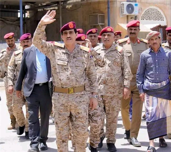 وزير الدفاع يصل شبوة في أول زيارة إلى المحافظة ويجتمع مع قيادة السلطة المحلية